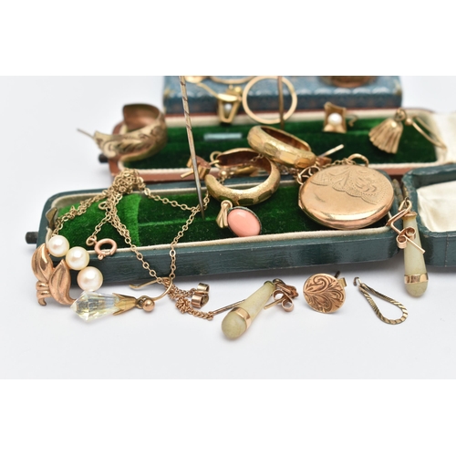 58 - AN ASSORTMENT OF YELLOW METAL JEWELLERY, to include two cased stick pins, fitted with base metal pin... 