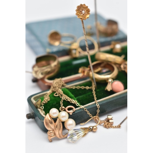 58 - AN ASSORTMENT OF YELLOW METAL JEWELLERY, to include two cased stick pins, fitted with base metal pin... 