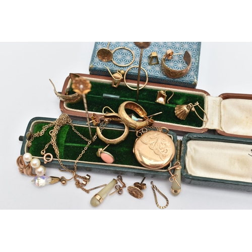 58 - AN ASSORTMENT OF YELLOW METAL JEWELLERY, to include two cased stick pins, fitted with base metal pin... 