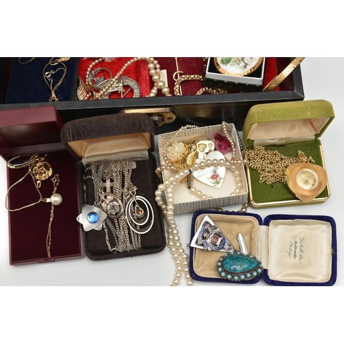 120 - A JEWELLERY BOX WITH CONTENTS, black faux leather jewellery box with contents to include a white met... 