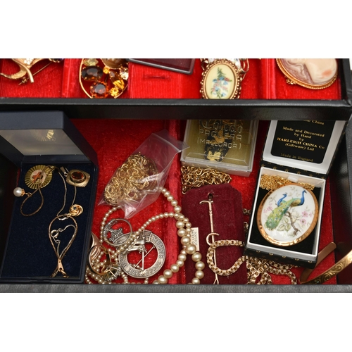 120 - A JEWELLERY BOX WITH CONTENTS, black faux leather jewellery box with contents to include a white met... 