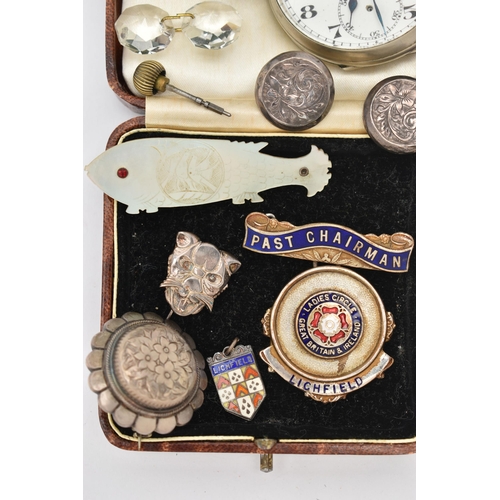 84 - A SMALL ASSORTMENT OF ITEMS, to include a 'Past Chairman' medal from the 'Ladies circle Great Britai... 