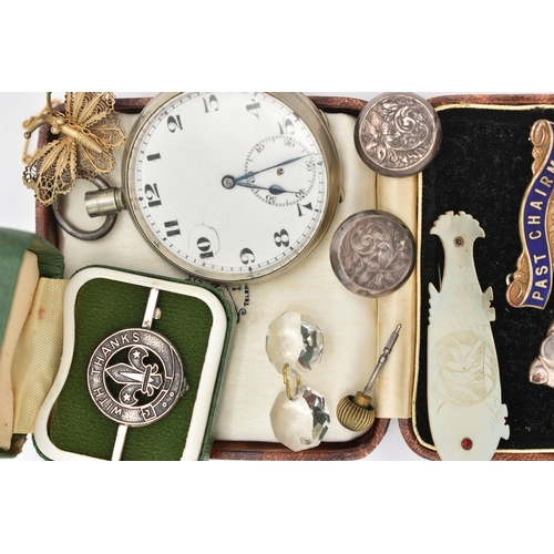 84 - A SMALL ASSORTMENT OF ITEMS, to include a 'Past Chairman' medal from the 'Ladies circle Great Britai... 