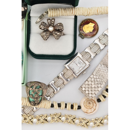 85 - TWO LADIES ROTARY WRISTWATCHES AND A SMALL ASSORTMENT OF JEWELLERY, the first a quartz silver 'Rotar... 