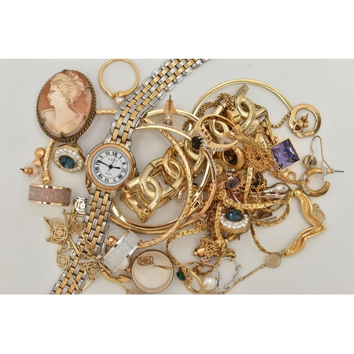 89 - A BAG OF ASSORTED COSTUME JEWELLERY PIECES, to include various gold plated bangles, chains, rings, e... 