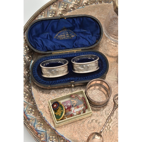 146 - A BOX OF ASSORTED SILVER AND WHITE METAL ITEMS, to include a cased set of two silver napkin rings, o... 