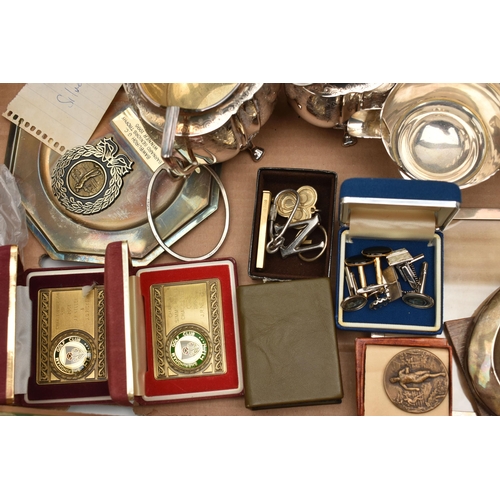 147 - A BOX OF ASSORTED SILVER AND WHITE METAL ITEMS, to include an oval silver photo frame, with wooden s... 