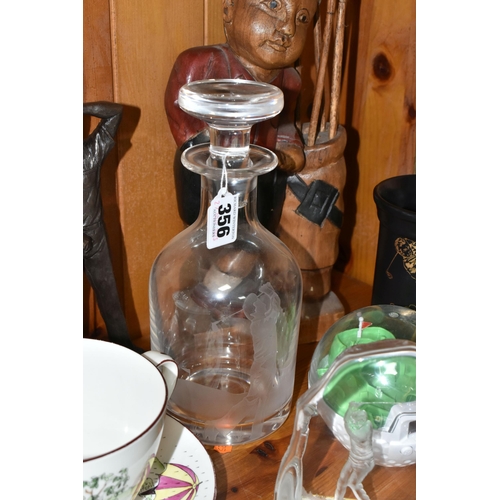 356 - A GROUP OF GOLFING RELATED ITEMS, to include a Stuart Crystal round decanter with golfer design, a D... 