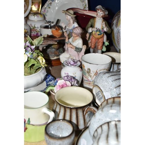 383 - A QUANTITY OF CERAMICS, comprising a Denby 'Studio' coffee pot, milk jug, sugar bowl, egg cup, six c... 