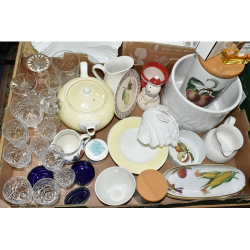 393 - TWO BOXES OF CERAMICS, to include a Wedgwood 'Nautilus Collection' trinket dish, a boxed 100ml bottl... 