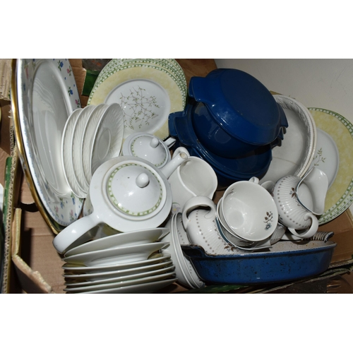 410 - FIVE BOXES AND LOOSE CERAMICS AND GLASS WARE, to include a TG Green Cornish Ware mixing bowl, Sadler... 