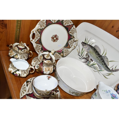 413 - A COLLECTION OF CERAMICS, to include a Villeroy & Boch meat plate and fruit bowl decorated with fish... 