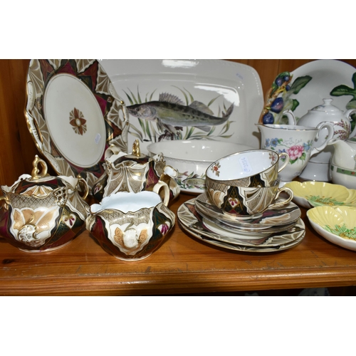 413 - A COLLECTION OF CERAMICS, to include a Villeroy & Boch meat plate and fruit bowl decorated with fish... 