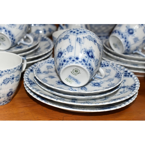 414 - A TWENTY THREE PIECE ROYAL COPENHAGEN 1035 PATTERN COFFEE SERVICE, blue and white with pierced rims,... 