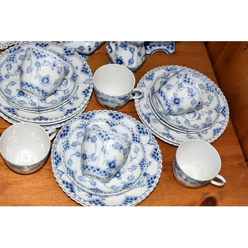 414 - A TWENTY THREE PIECE ROYAL COPENHAGEN 1035 PATTERN COFFEE SERVICE, blue and white with pierced rims,... 