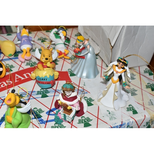 417 - EIGHTEEN DISNEY CHRISTMAS DECORATIONS, mostly boxed, comprising Mickey Mouse, Minnie Mouse (end of n... 