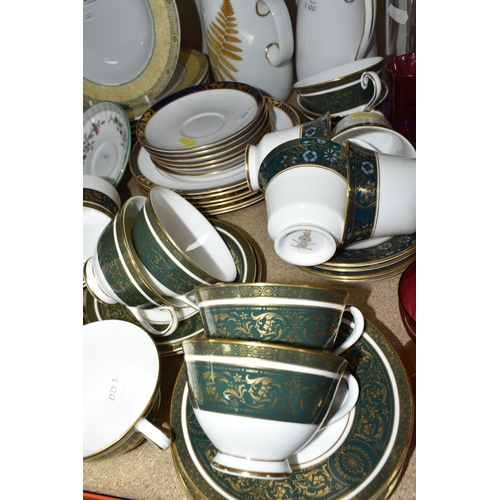 421 - A GROUP OF ASSORTED DINNER WARES, comprising a Royal Doulton Dorchester H5148 part dinner service, o... 