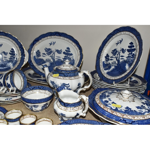 429 - ROYAL DOULTON - THE MAJESTIC COLLECTION- BOOTHS 'REAL OLD WILLOW' PATTERN DINNERWARE, comprising a c... 