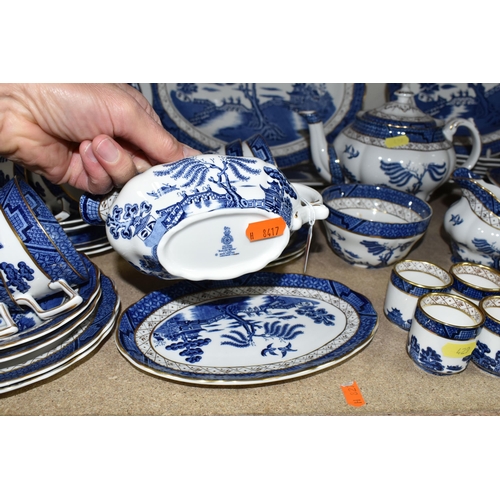 429 - ROYAL DOULTON - THE MAJESTIC COLLECTION- BOOTHS 'REAL OLD WILLOW' PATTERN DINNERWARE, comprising a c... 