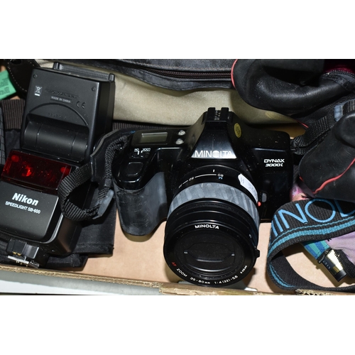 455 - A BOX OF CAMERAS AND CAMERA EQUIPMENT, including a Minolta DYNAX 3000i fitted with an AF zoom 35-80m... 