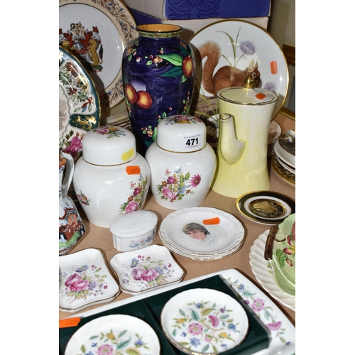 471 - A LARGE COLLECTION OF NAMED CERAMICS, comprising Poole Pottery 'Traditional' pattern fruit bowl (cra... 