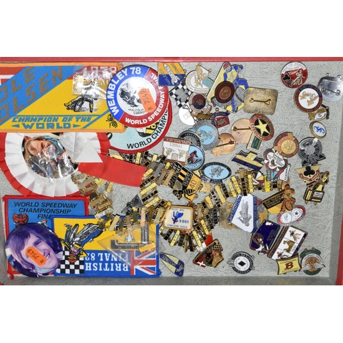 481 - SPEEDWAY MEMORABILIA, a large collection of metal, enamel and cloth badges relating to Speedway, scr... 