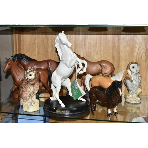 498 - SIX ROYAL DOULTON / BESWICK HORSES / PONIES AND TWO BESWICK OWL LIQUEUR FLASKS, the horses and ponie... 