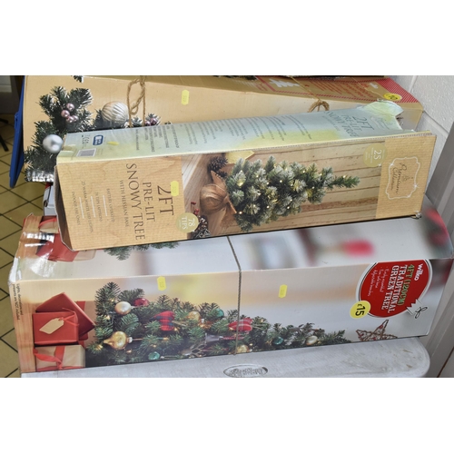 529 - FIVE BOXES AND LOOSE CHRISTMAS DECORATIONS AND TREES, to include three boxed 4ft Wilko  traditional ... 