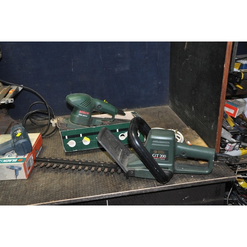 1114 - SIX ITEMS OF POWER TOOLS including a Bosch PSS 240A sander, a Black and Decker GT200 hedge trimmer, ... 