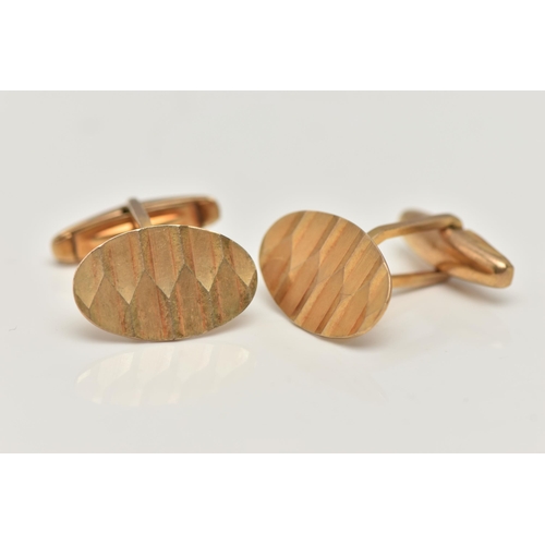 15 - A PAIR OF 9CT GOLD CUFFLINKS, oval cufflinks with engine turned pattern, hallmarked 9ct Birmingham, ... 