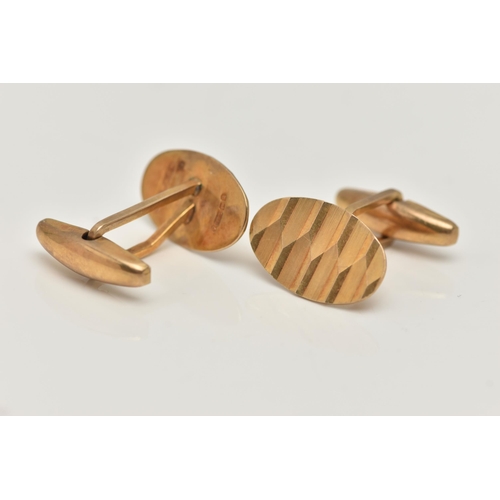 15 - A PAIR OF 9CT GOLD CUFFLINKS, oval cufflinks with engine turned pattern, hallmarked 9ct Birmingham, ... 