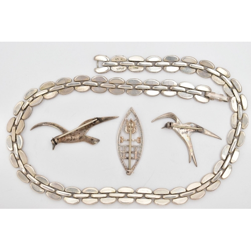 39 - AN ASSORTMENT OF SILVER AND WHITE METAL JEWELLERY, to include a silver bird brooch, hallmarked 'Ola ... 