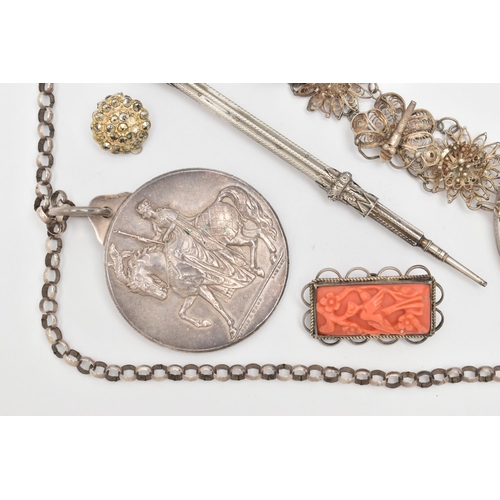 86 - A SELECTION OF SILVER AND WHITE METAL JEWELLERY, to include a Scottish thistle bar brooch with centr... 