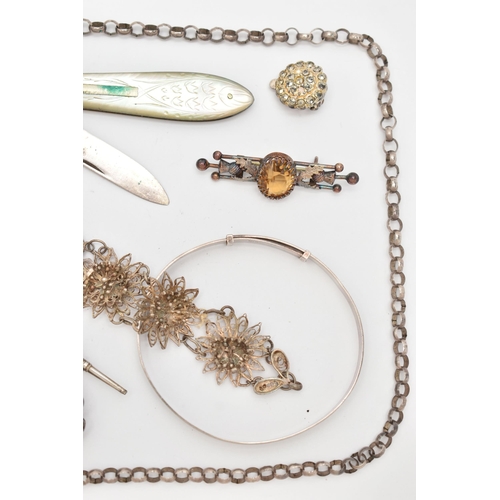 86 - A SELECTION OF SILVER AND WHITE METAL JEWELLERY, to include a Scottish thistle bar brooch with centr... 