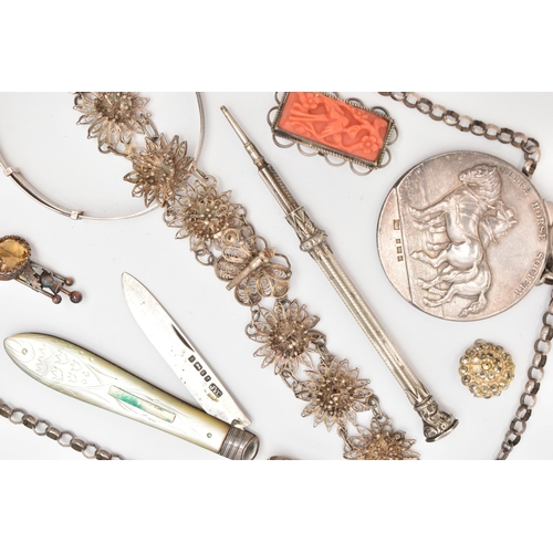 86 - A SELECTION OF SILVER AND WHITE METAL JEWELLERY, to include a Scottish thistle bar brooch with centr... 