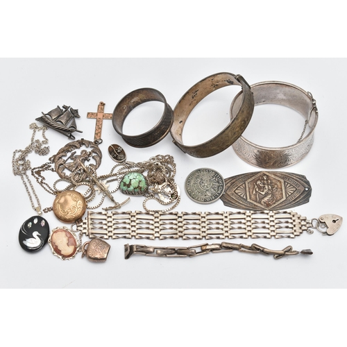 109 - ASSORTED SILVER AND WHITE METAL JEWELLERY, to include a wide silver hinged bangle, foliage pattern, ... 