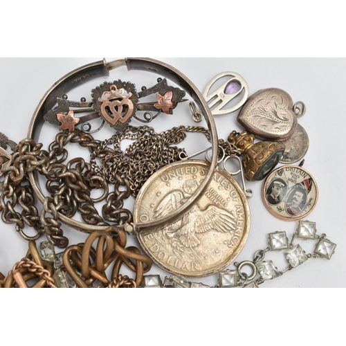 112 - A SELECTION OF MAINLY ANTIQUE JEWELLERY, to include a silver hinged bangle, a late Victorian decorat... 