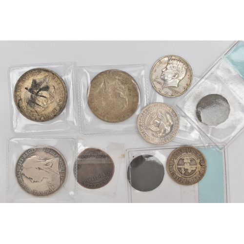 115 - A PARCEL OF MAINLY SILVER COINAGE TO INCLUDE: VICTORIA 1895 LIX CROWN COIN, 2x GEORGE V 1935 CROWNS,... 