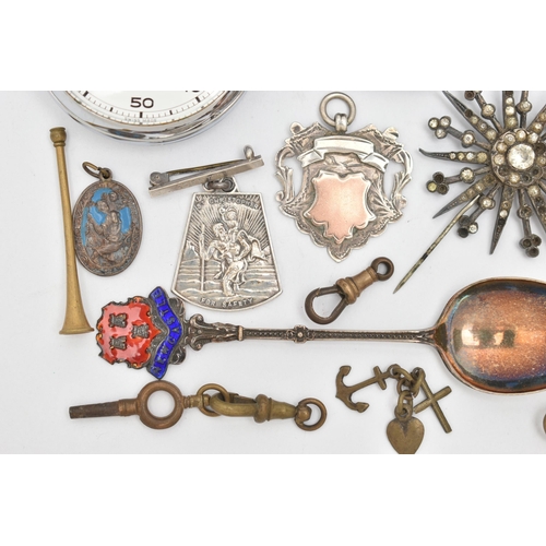 129 - ASSORTED ITEMS, to include a silver guilloche enamel pill box with chain handle, hallmarked Birmingh... 