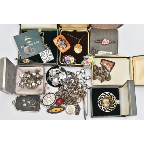 137 - A SELECTION OF SILVER AND WHITE METAL JEWELLERY, to include a white metal oval locket with floral de... 