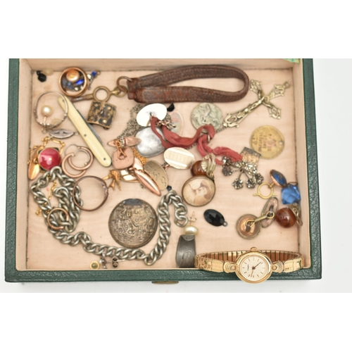 139 - A BOX OF ASSORTED ITEMS, to include a silver old English pattern teaspoon, hallmarked 'H & Co' Edinb... 