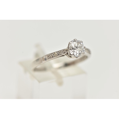 155 - A PLATINUM SINGLE STONE DIAMOND RING, the old cut diamond in an eight claw setting, with three singl... 