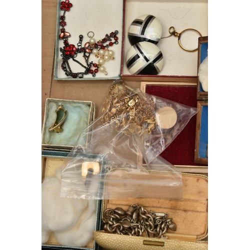 174 - A BOX OF ASSORTED ITEMS, to include a small jewellery box with costume brooches and imitation pearls... 