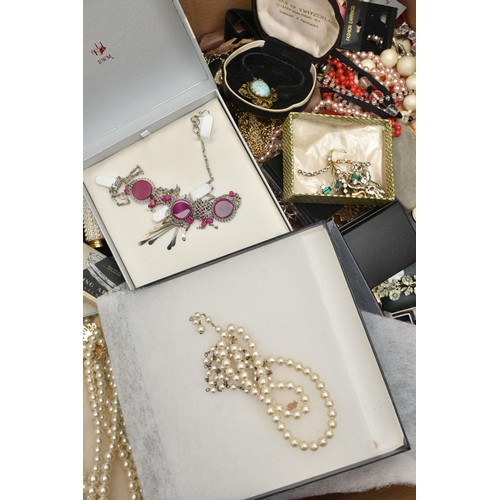 176 - A BOX OF ASSORTED ITEMS, to include costume jewellery, necklaces, bracelets, earrings, brooches, two... 