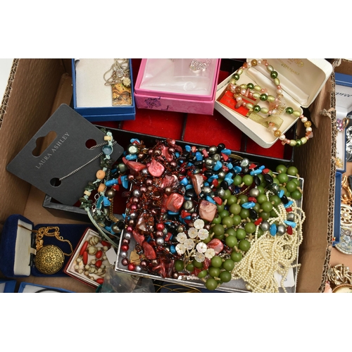 181 - A BOX OF ASSORTED COSTUME JEWELLERY, to include a black jewellery box, a grey and pink fabric jewell... 