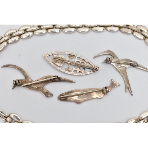 39 - AN ASSORTMENT OF SILVER AND WHITE METAL JEWELLERY, to include a silver bird brooch, hallmarked 'Ola ... 