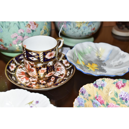 333 - A GROUP OF SHELLEY AND ROYAL CROWN DERBY TEA WARES, comprising a Royal Crown Derby Imari 2451 coffee... 