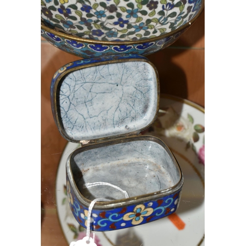 346 - THREE PIECES OF ORIENTAL CLOISONNE, comprising a trinket box with a hinged lid, blue decoration arou... 