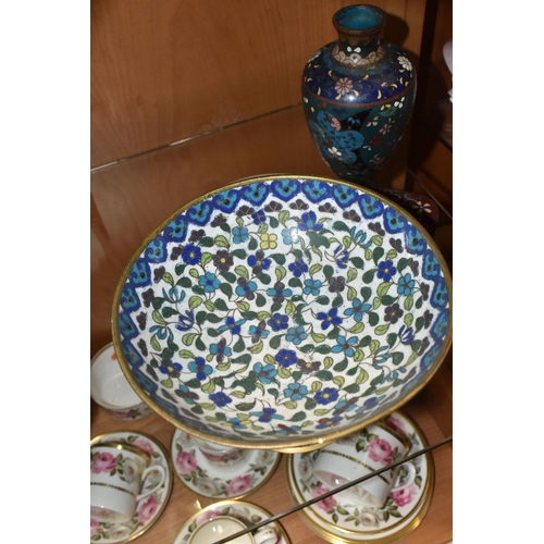 346 - THREE PIECES OF ORIENTAL CLOISONNE, comprising a trinket box with a hinged lid, blue decoration arou... 