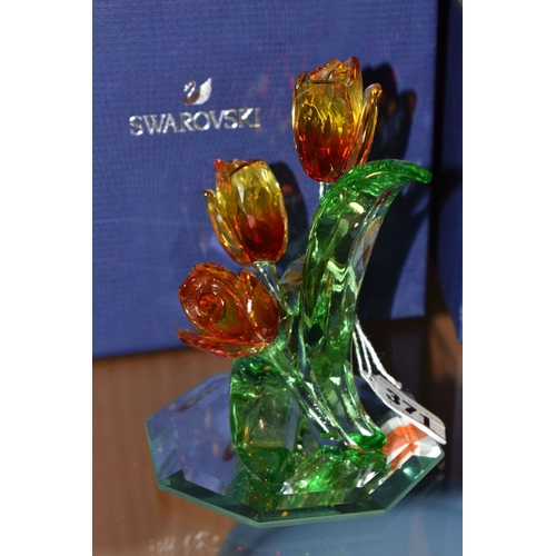 371 - A BOXED SWAROVSKI PARADISE FLOWERS 'TULIPS' 5302530, with a mirrored stand, designed by Juan Ignacio... 